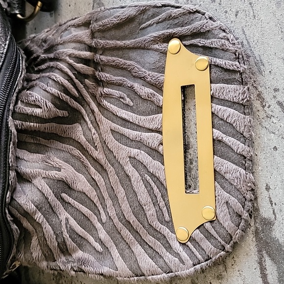 Duffle Style Purse w/Faux Gray Zebra Print Fur and Faux Black Leather NWOT - Picture 15 of 16